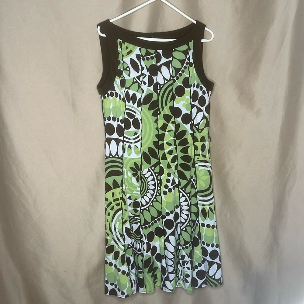 Sandra Darren Women's Dress Size 14 green white and brown. Vivid pattern